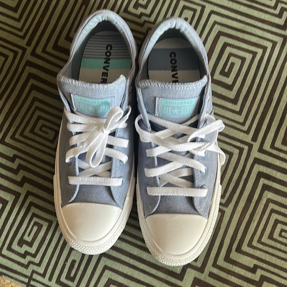 Converse Ladies running shoes worn once 9/10 condition